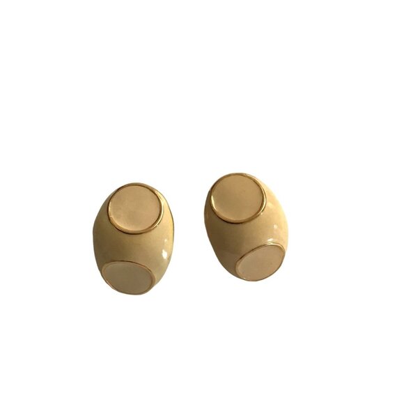 BEAUTIFUL WOMENS SMALL CREAM TONE EARRINGS - Picture 1 of 3